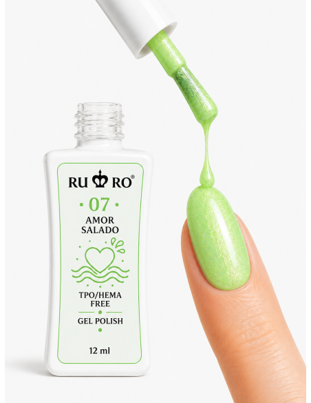 RU-RO 07 AMOR SALADO – Esmalte Semipermanente Verde Lima Pastel con Micro Shimmer 12 ml.